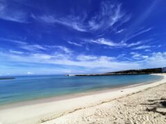 繁華街から最も近いビーチ 茶花海岸 ギリシャ風オブジェもあり【与論島】
