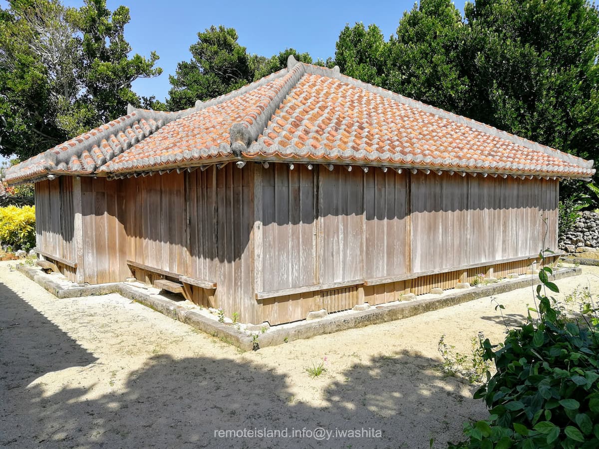 04旧与那国家住宅