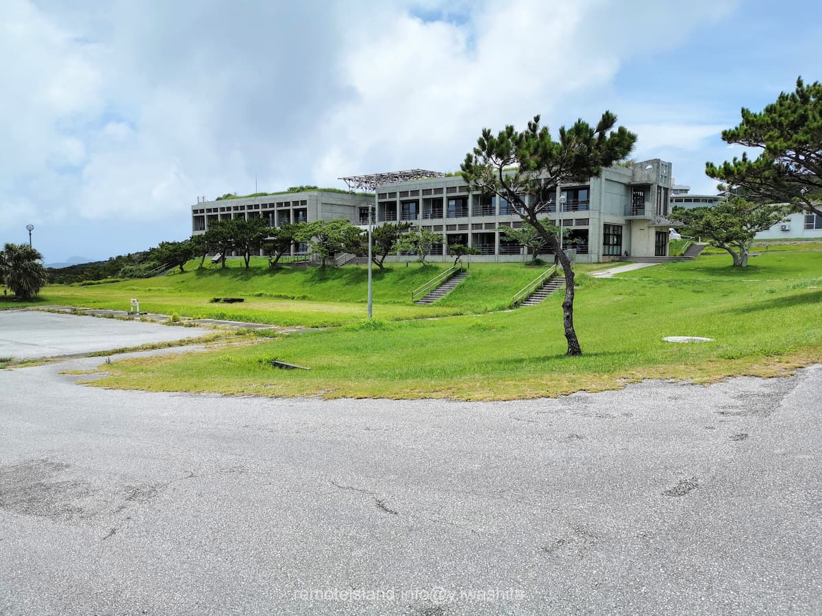 02国立沖縄青少年交流の家敷地内.jpg 02国立沖縄青少年交流の家敷地内