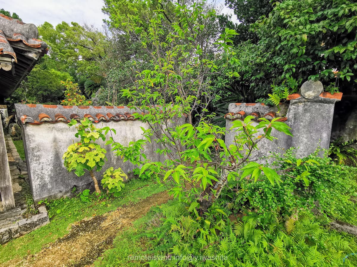 10庭への石垣.jpg 10庭への石垣