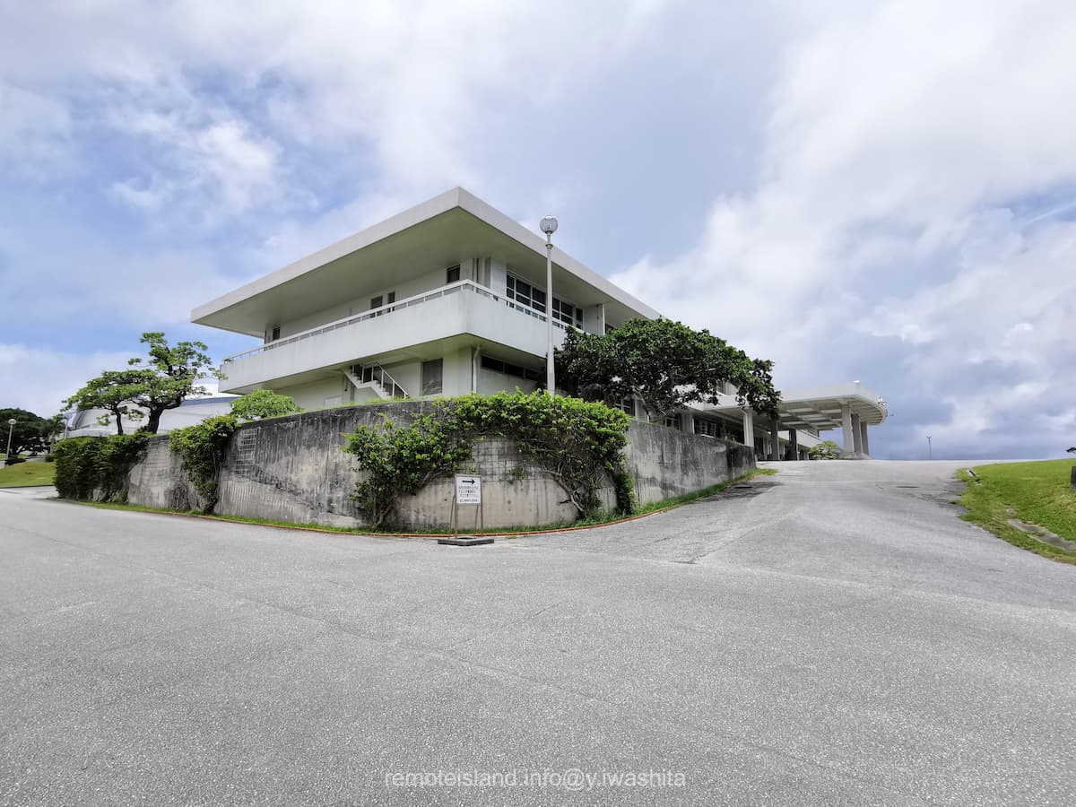 03国立沖縄青少年交流の家敷地内.jpg 03国立沖縄青少年交流の家敷地内