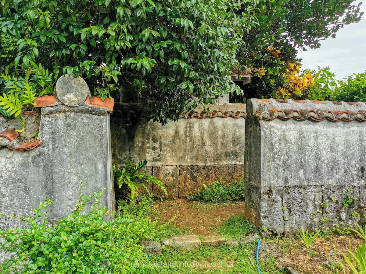 06入口の石垣.jpg 06入口の石垣