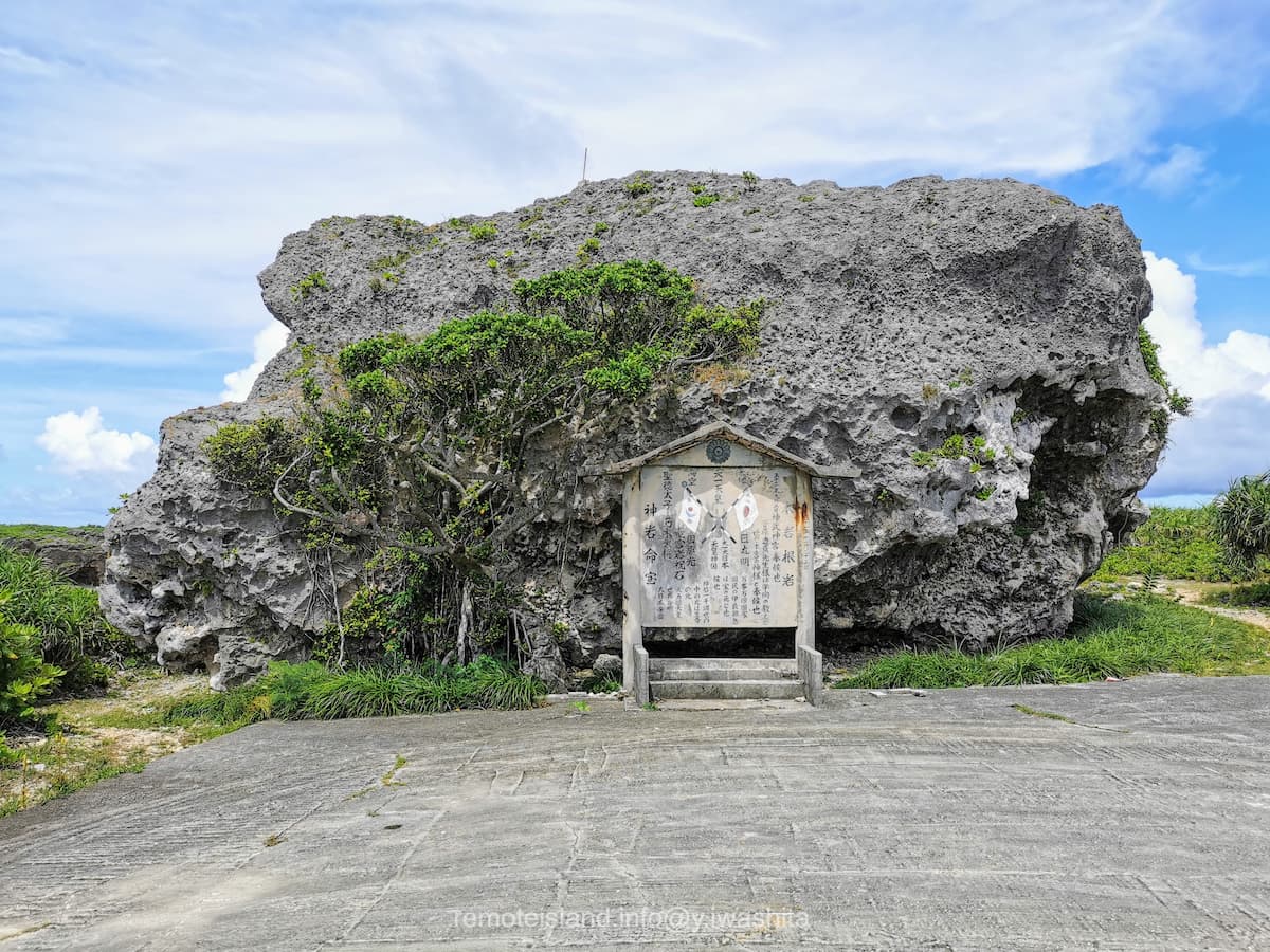 02下地島巨石.jpg 02下地島巨石