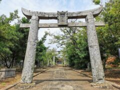 役場のすぐ近く 珍しい肥前型の鳥居がある六社神社【小値賀島】