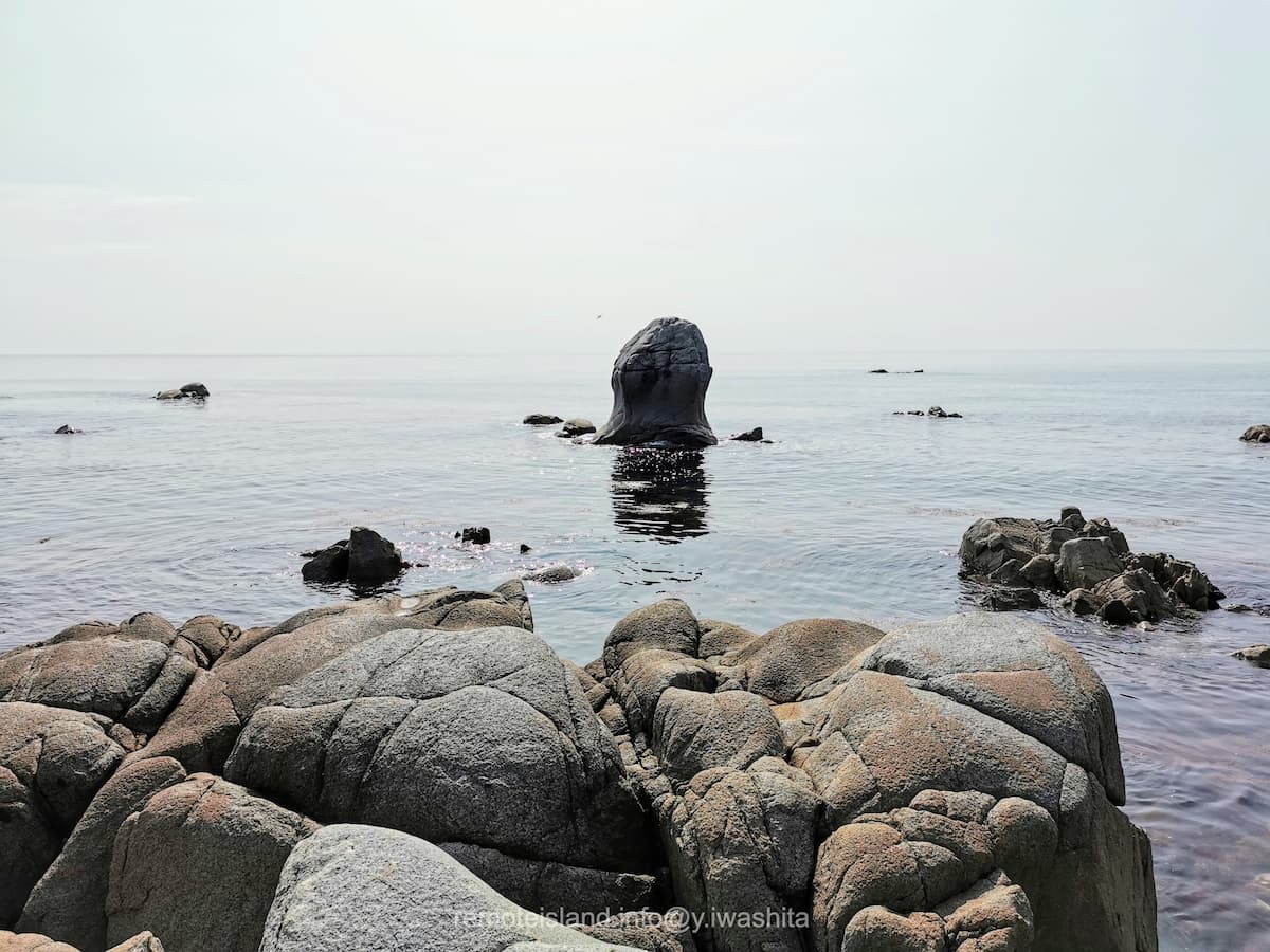 11モッ立岩.jpg 11モッ立岩