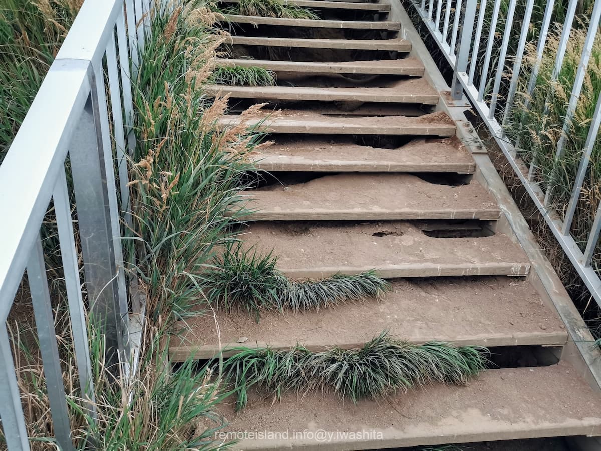 18展望台の階段.jpg 18展望台の階段