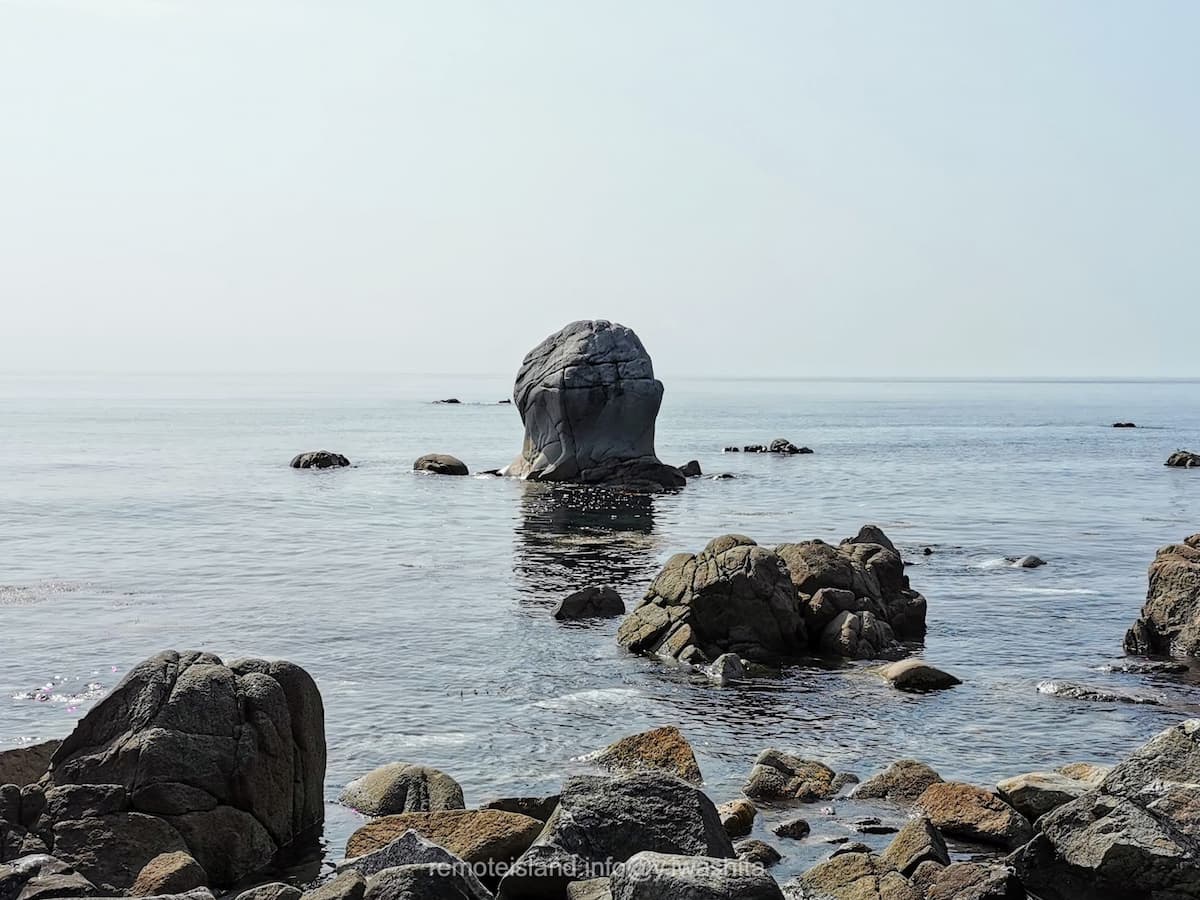 10モッ立岩.jpg 10モッ立岩