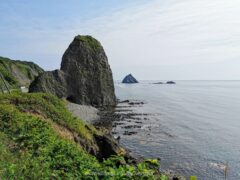 西海岸の奇岩たち！ホヤ石・モッ立岩・カブト岩【北海道 奥尻島 観光】