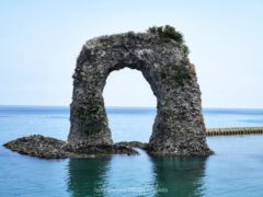 奥尻島のシンボル！市街地からも近い奇岩 鍋釣岩【北海道 奥尻島 観光】