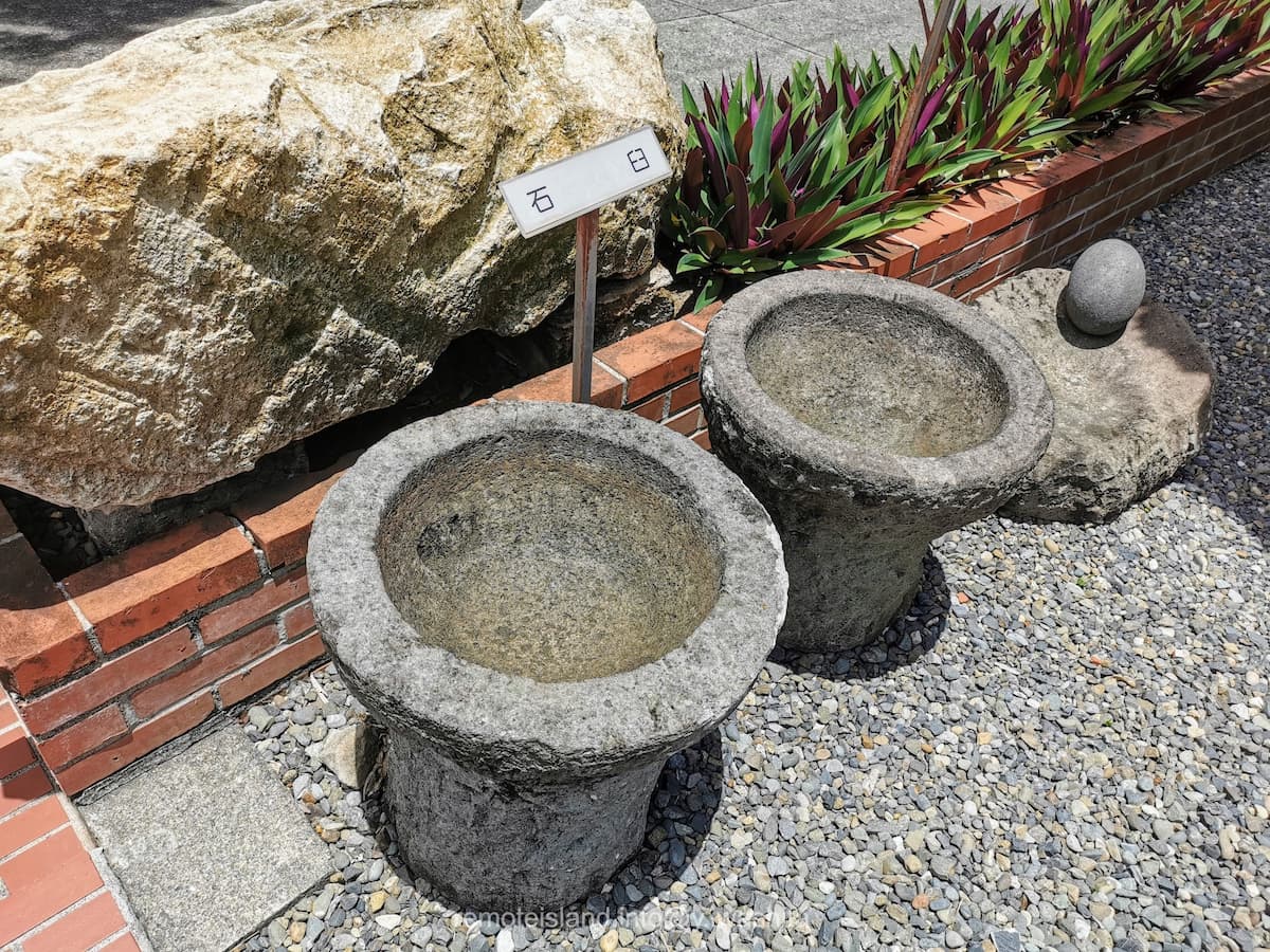 08石臼とつぶし石.jpg 08石臼とつぶし石